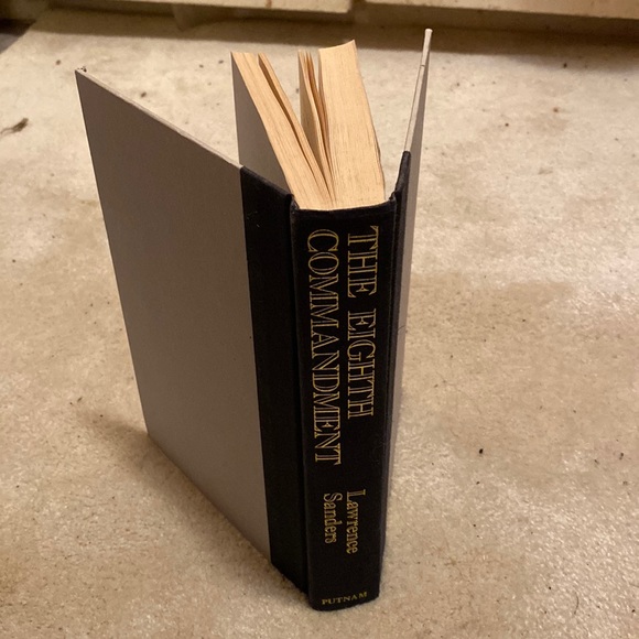 The Eighth Commandment by Lawrence Sanders hard cover book - Picture 2 of 2